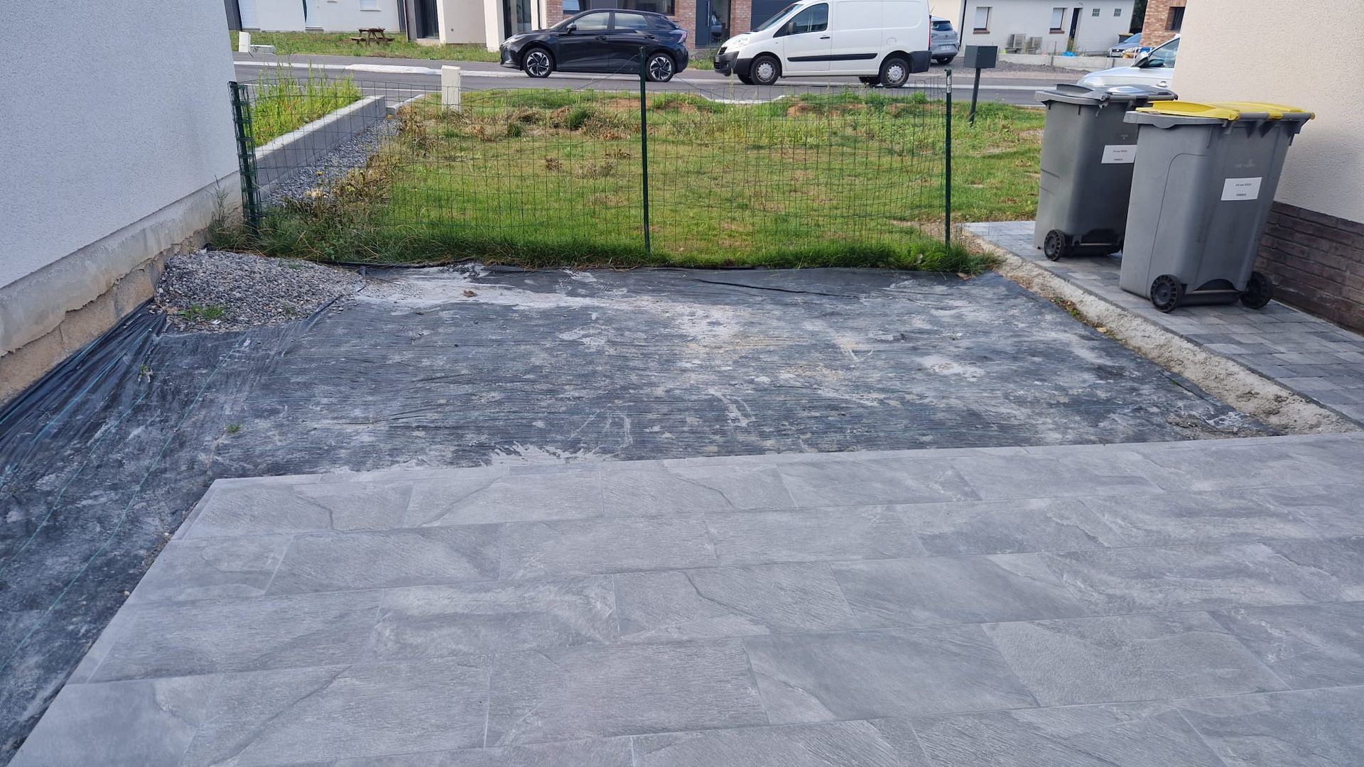 Terrasse grès cérame gris anthracite maison neuve — JS Aménagement