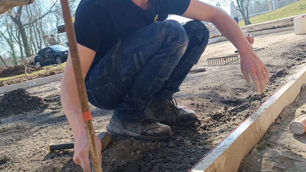 Terrassement vue drone deux engins JCB — JS Aménagement bassin minier